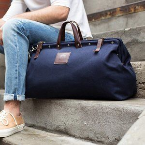 Bespoke Post Weekender bag (Navy)